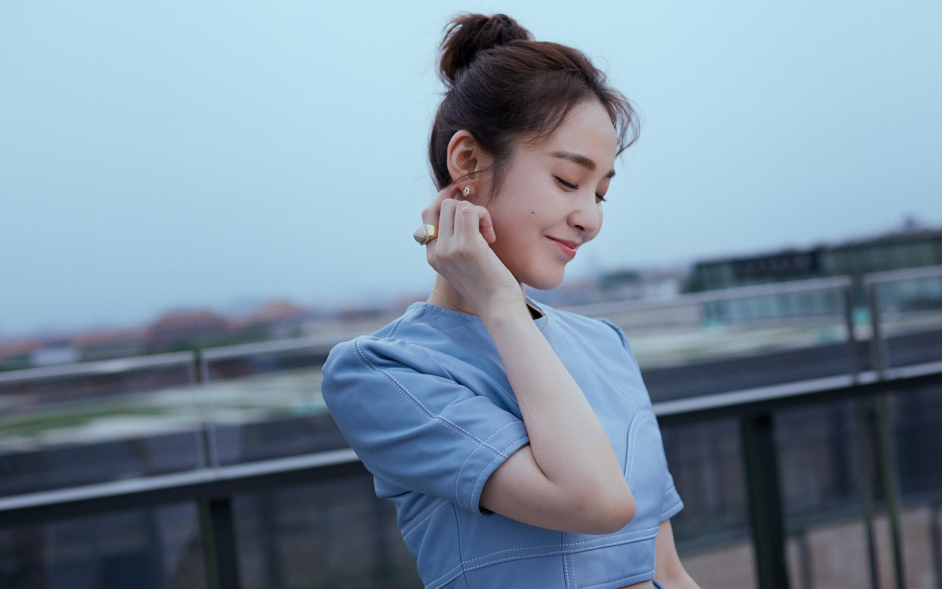 逆风而行：不屈不挠写成的运动传奇，逆风而行下一句是什么