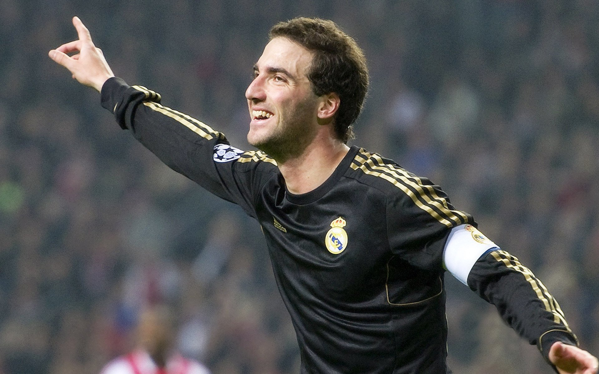 《国际合作新动向：多国战队联动竞技》，国际队伍