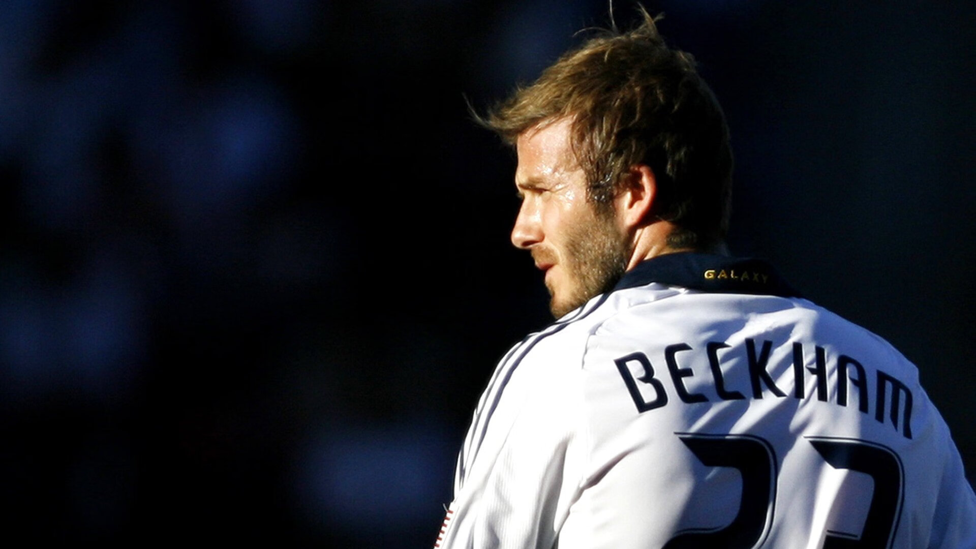 球场“铁血防线”:那些最难攻破的后防组合,铁血防守